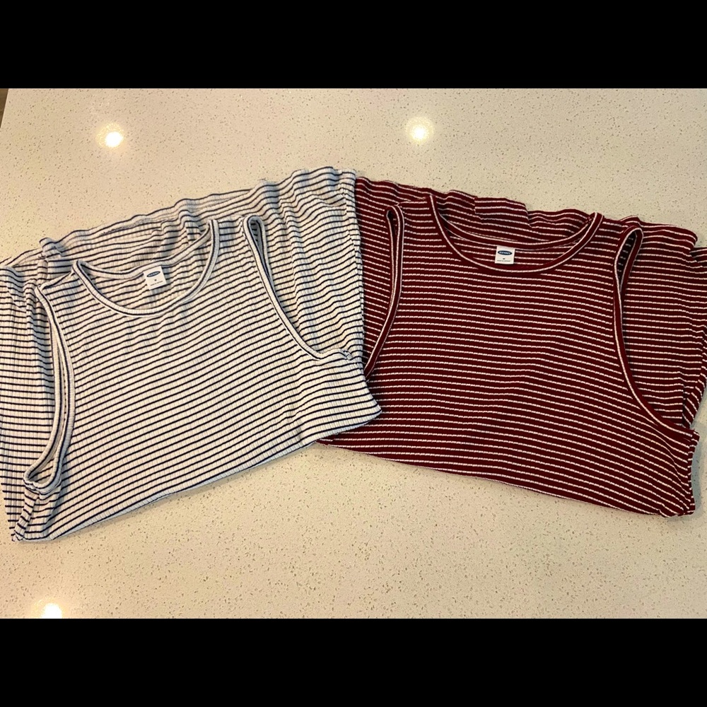 Lot of 2 Old Navy loose rib-knit tanks—like new!